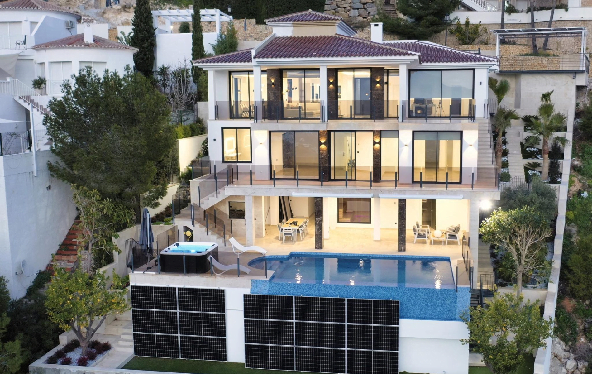 Luxe villa op het zuiden met adembenemend uitzicht op zee in Alicante, Spanje